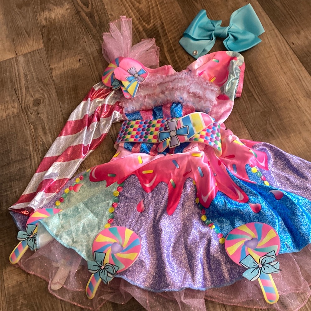 Jojo Siwa cupcake dress up costume with bow
